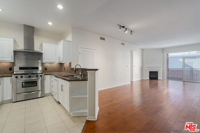 Foto del edificio - 3750 Santa Rosalia Dr