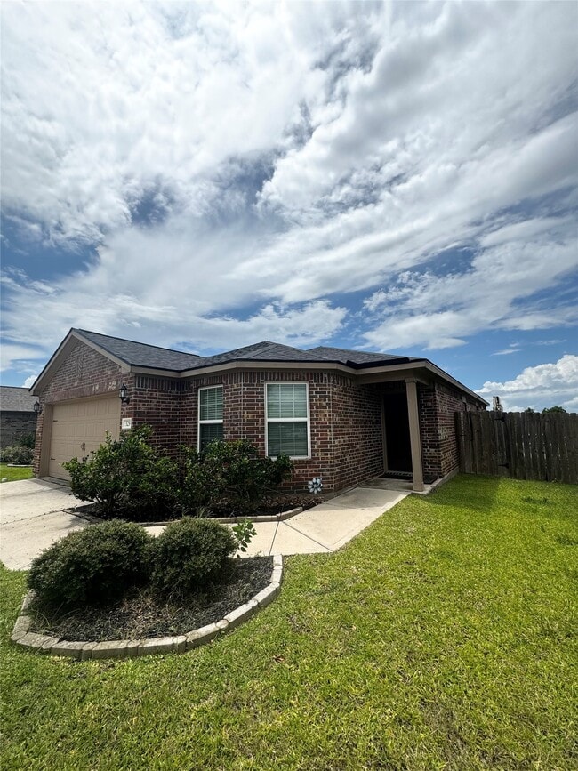 Building Photo - 329 Lone Mountain Dr