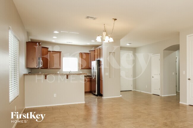 Foto del edificio - 18048 W Post Dr