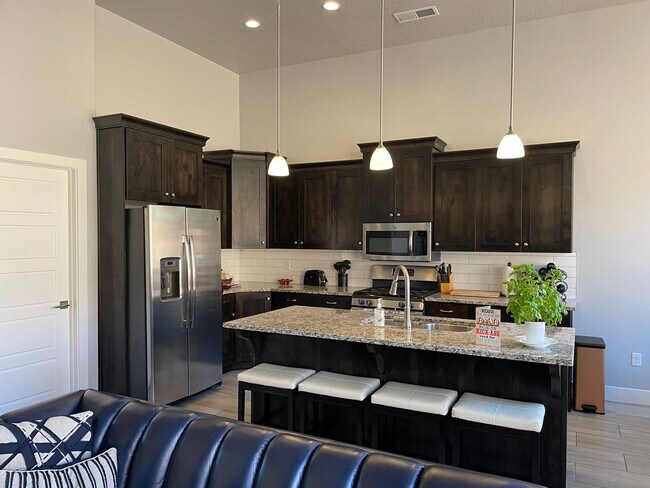 Foto del edificio - PET FRIENDLY!! Great home with Solar & Inc...