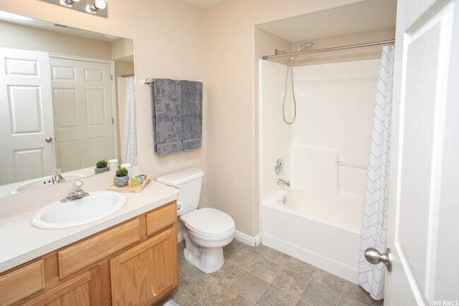 Foto del edificio - 8066 N Ridge Loop E