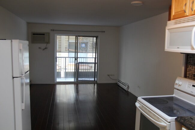 Foto del edificio - 310 Lathrop Ave