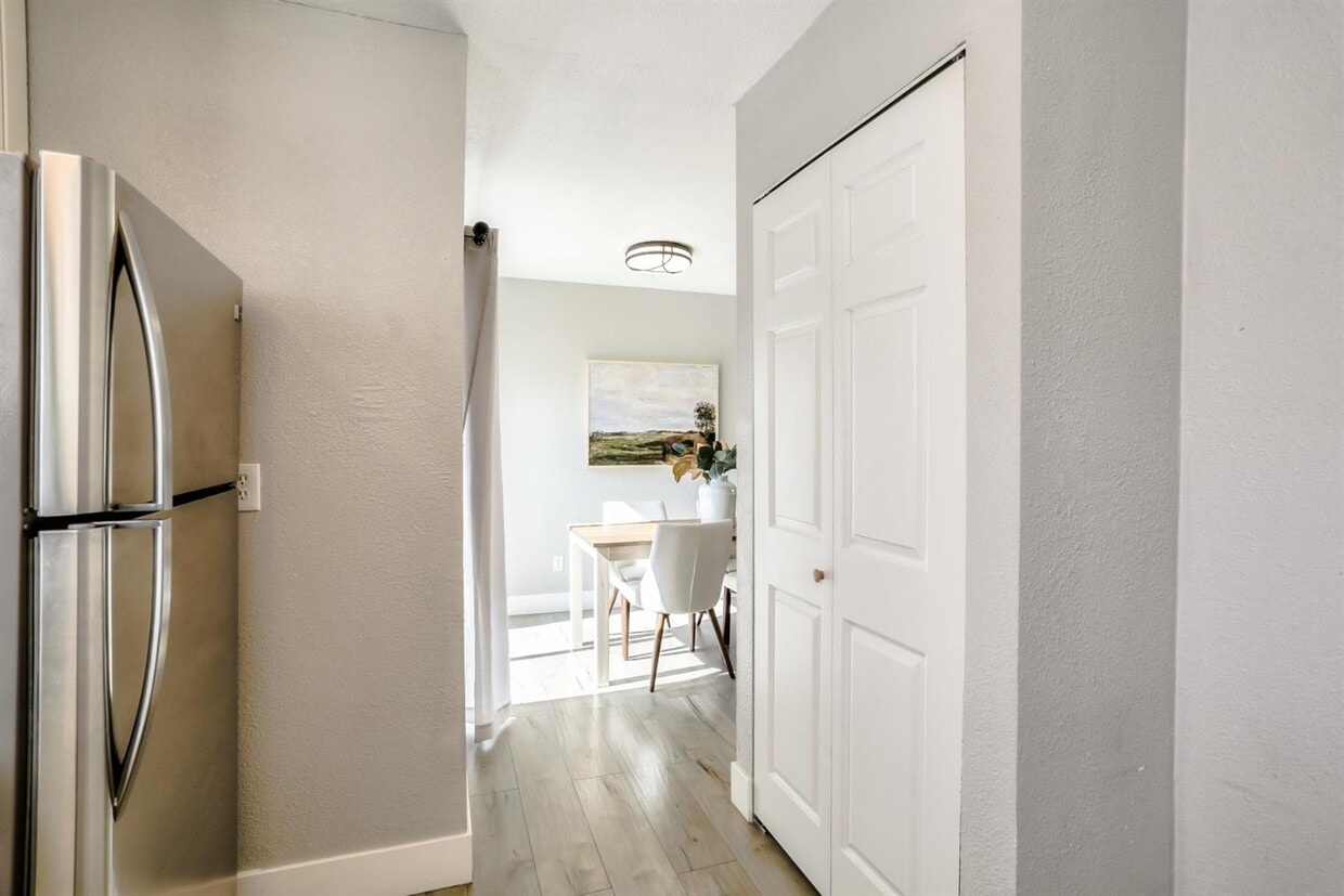 Foto principal - 5997 Bamford Dr