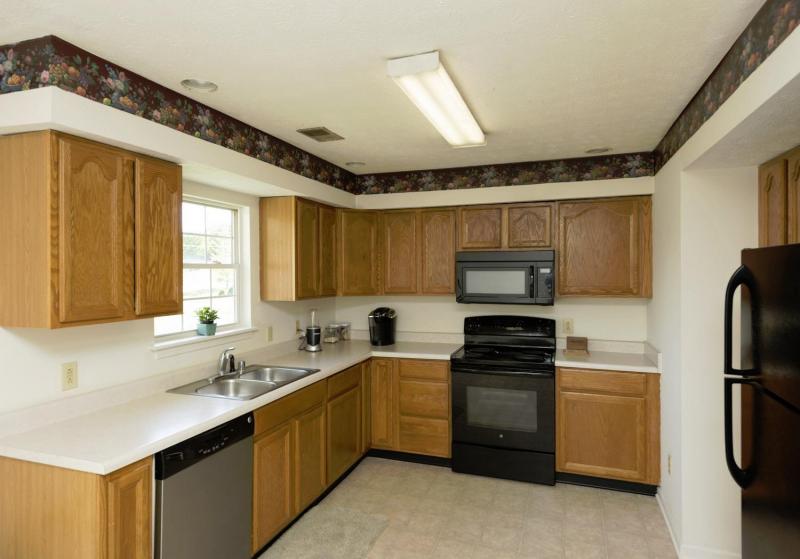 Building Photo - 221 Tan Bark Dr
