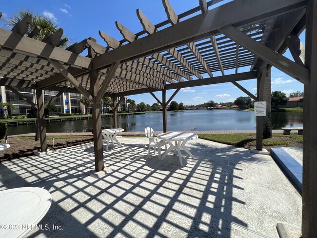 Building Photo - 3809 La Vista Cir