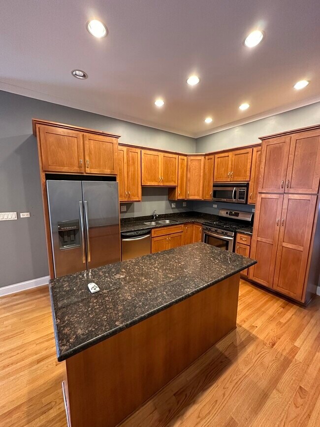 Foto del edificio - 2958 W Belmont Ave