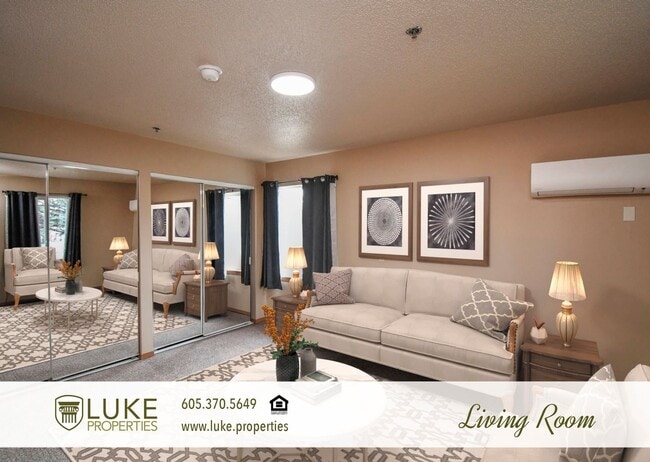 Building Photo - 138 N Sycamore Ave