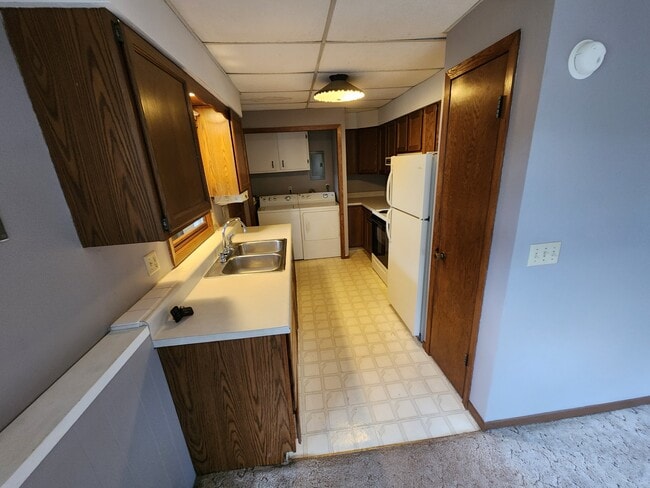Building Photo - 315 6th Ave W