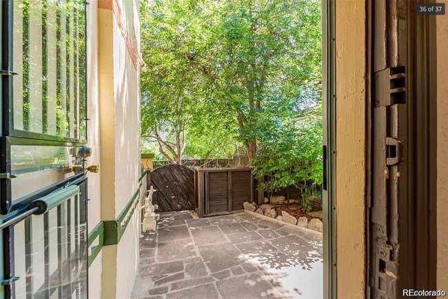 Side Courtyard - 2227 N Gilpin St
