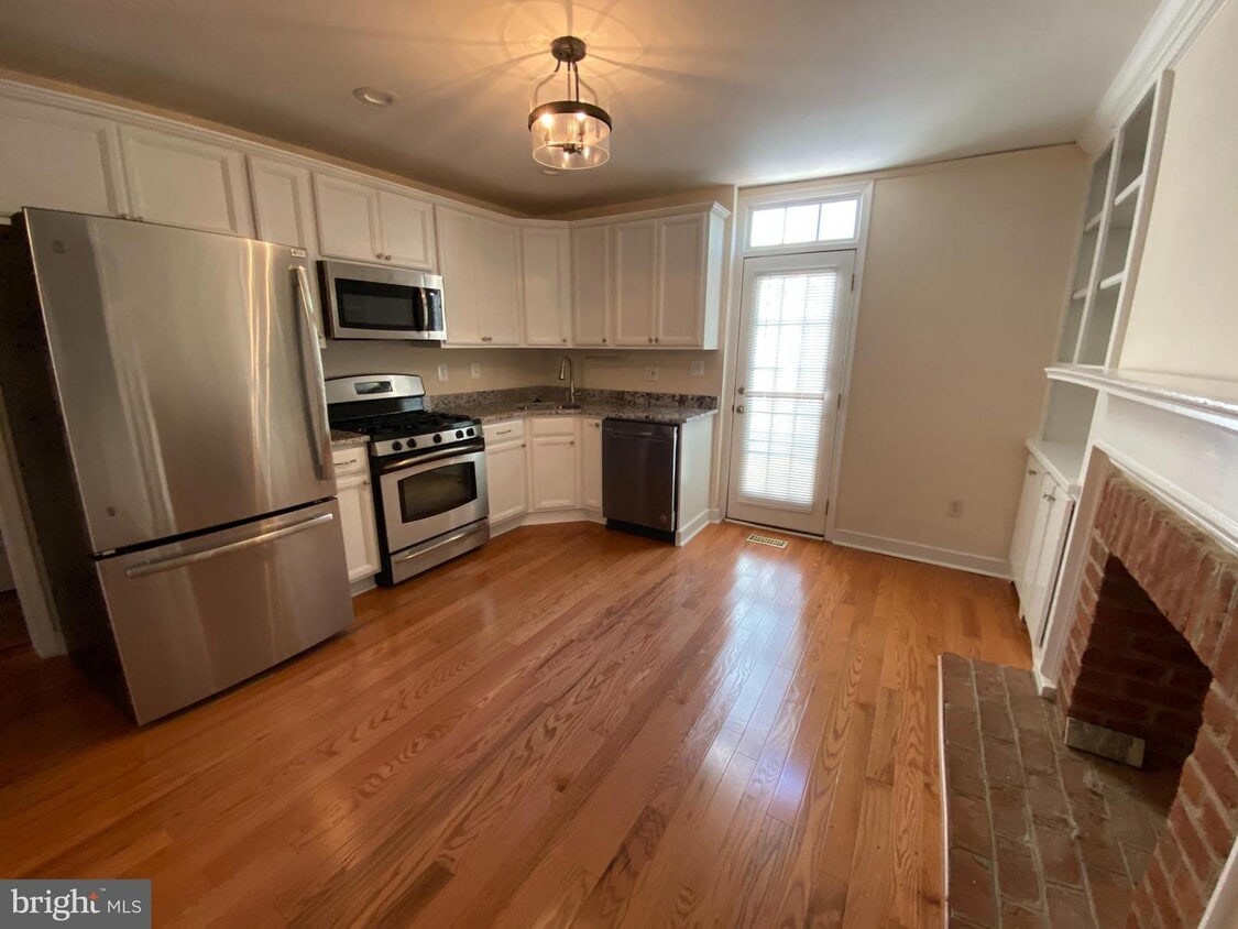 511 PRINCESS ANNE ST FRONT Front Unit FRONT, FREDERICKSBURG, VA 22401