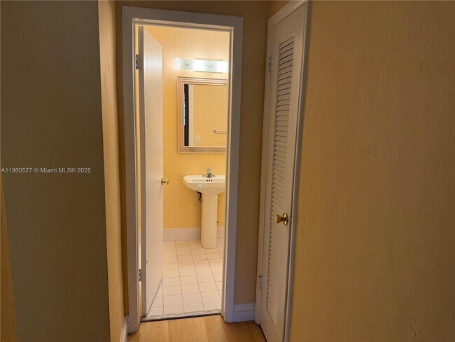 Building Photo - 9400 SW 77th St