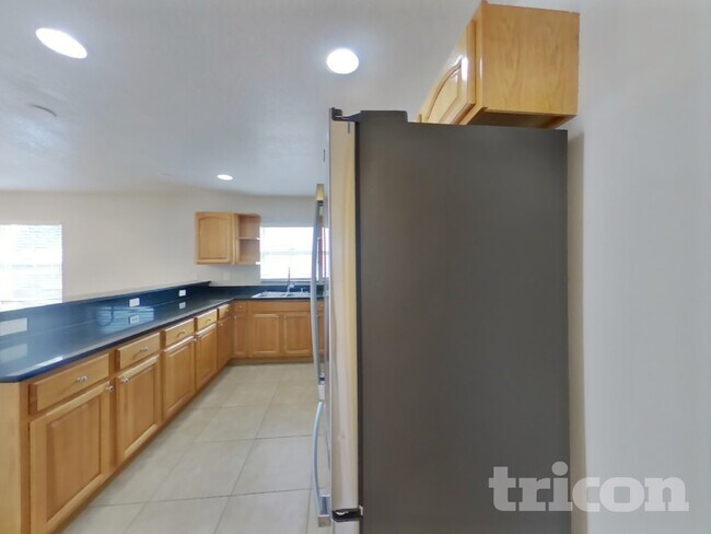 Foto del edificio - 8014 N 14th St