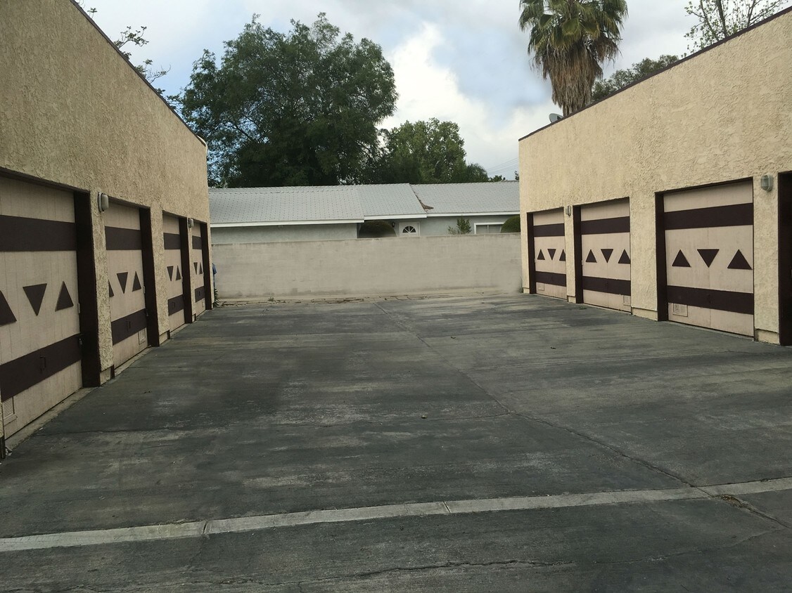Building Photo - 7419 Tampa Ave