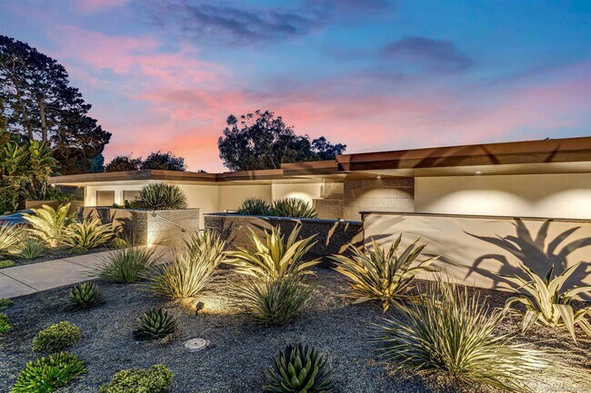 Building Photo - 8070 La Jolla Scenic Dr N
