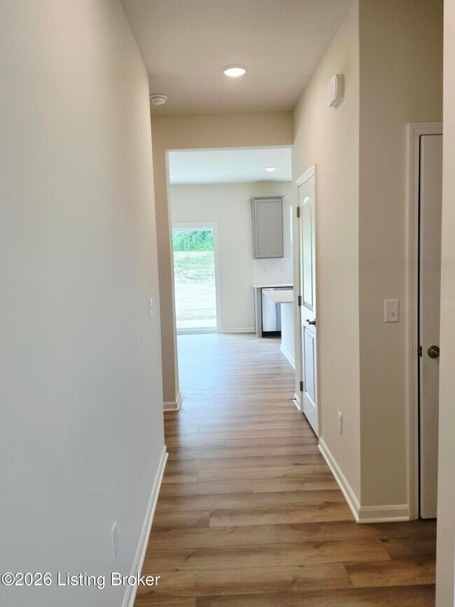 Foto del edificio - 8302 Fairmount Rd