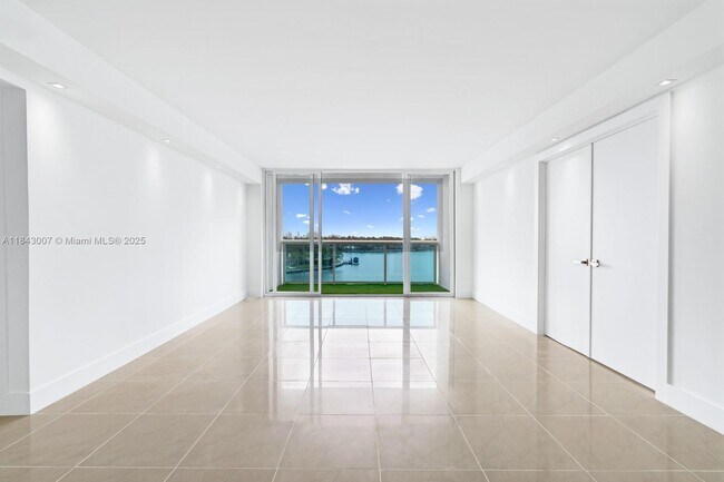 Foto del edificio - 6770 Indian Creek Dr