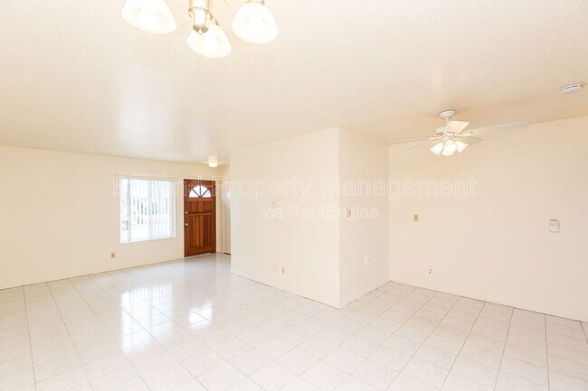 Building Photo - 8740 Flanders Dr