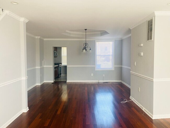 Foto del edificio - For Rent: Waverly - 2 Bedroom  1 Bath