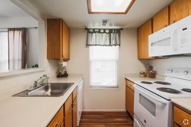 2HAB, 2BA - 986 ft² - Eaglerock Village Apartments
