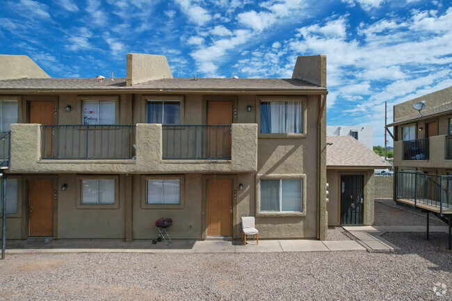 Foto del edificio - Casita Robles Apartments