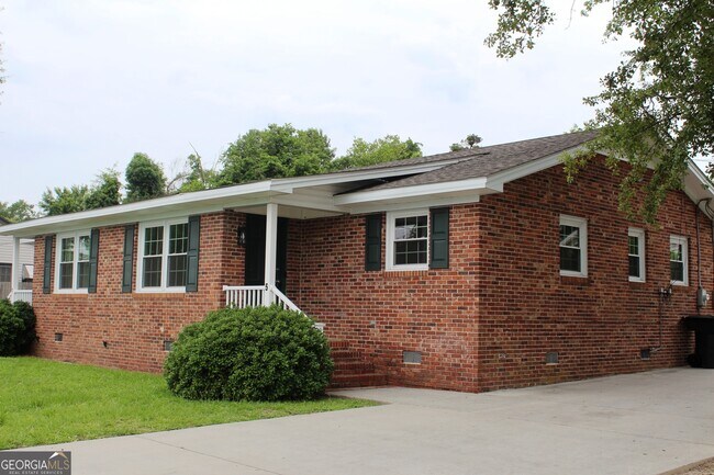Building Photo - 5 S Zetterower Ave