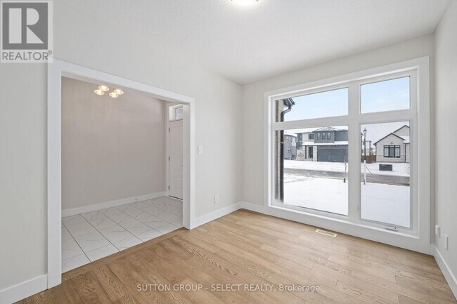 Photo du bâtiment - 70 Royal Cres