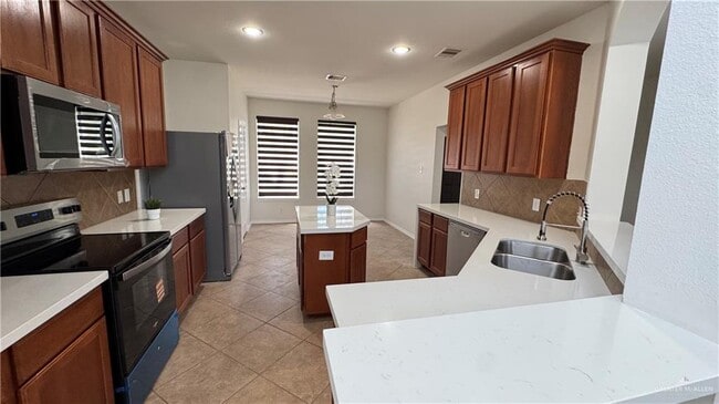 Foto del edificio - 3503 San Rafael St