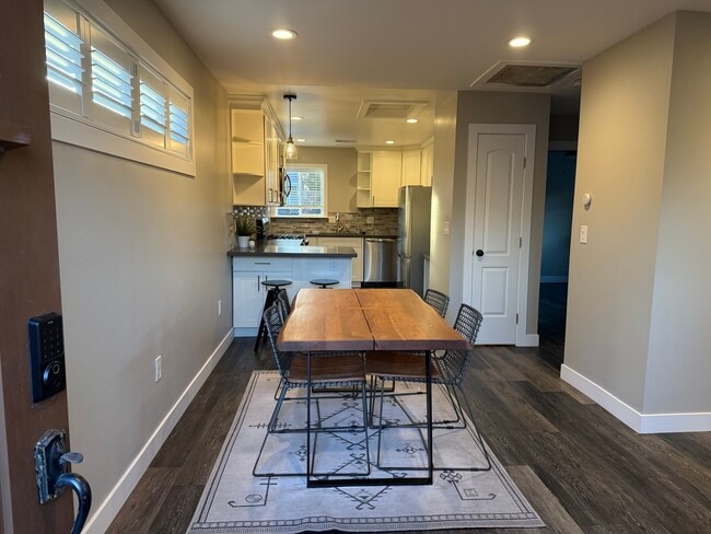 Photo - 541 Pamlar Ave House