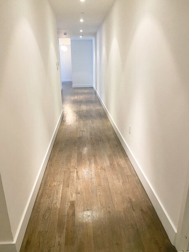 Foto del edificio - 416 W 52nd St