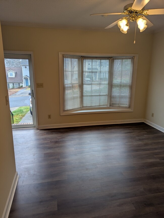 Él - 322 Woodburn Creek Rd