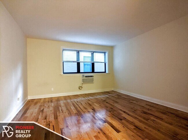 Foto del edificio - 555 W Arlington Pl