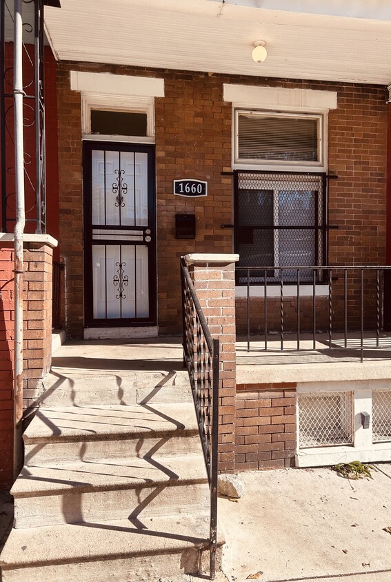 Foto del edificio - 1660 Normal Ave