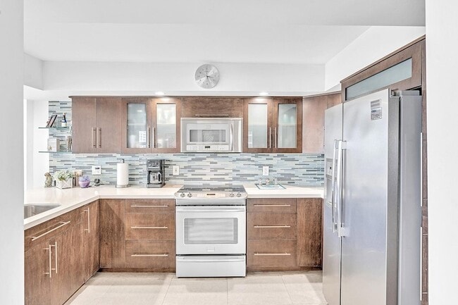 Photo - 525 N Ocean Blvd Apartment