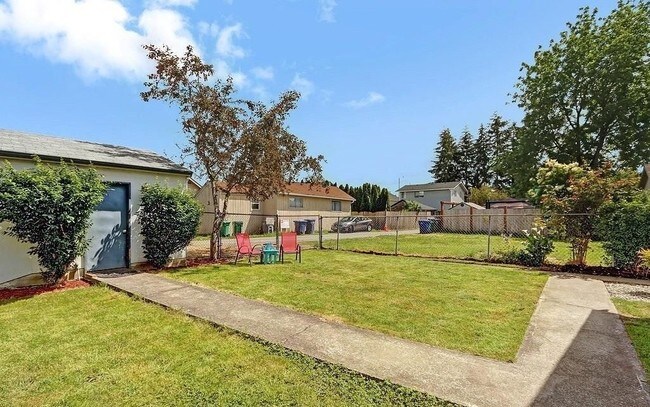 Foto del edificio - 422 Burnett Ave N