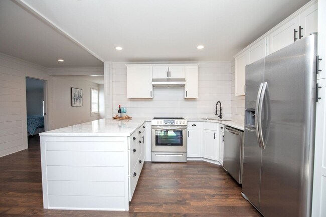 Building Photo - East Nashville 4BR 3BA cottage with beauti...