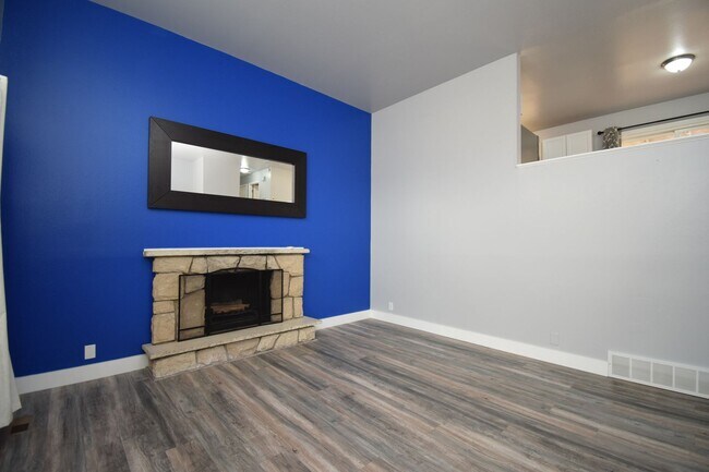 Foto del edificio - Comfortable Kearns 4-Bed Home with Spacious layout & Private Yard