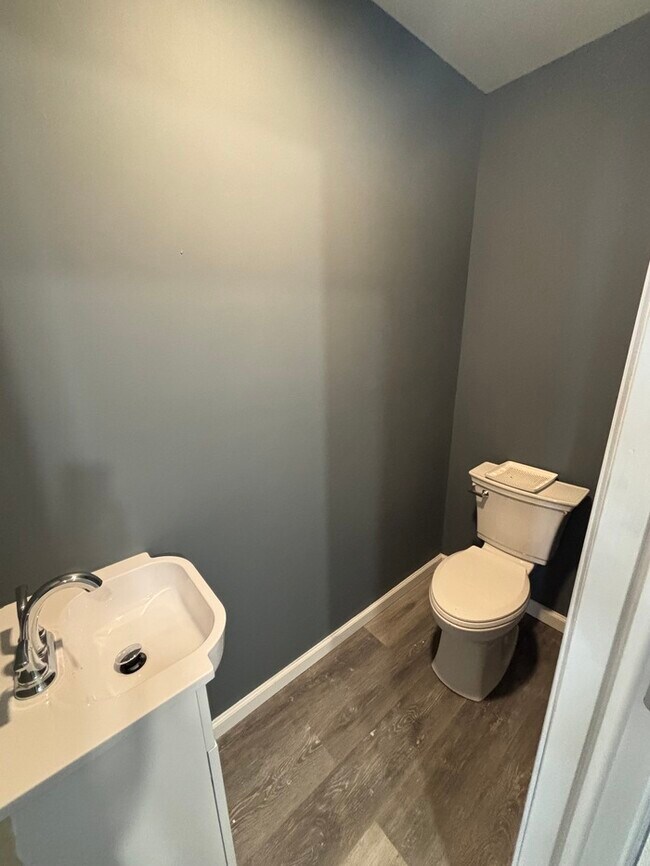 Building Photo - 2 Bedrooms plus den with 3.5 Bathrooms