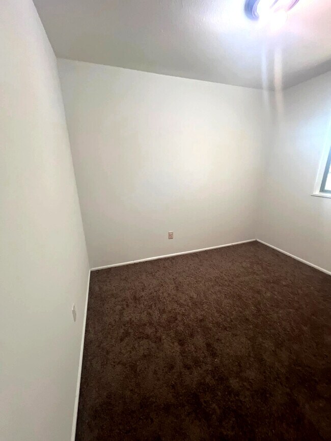 Foto del edificio - Evans Avenue