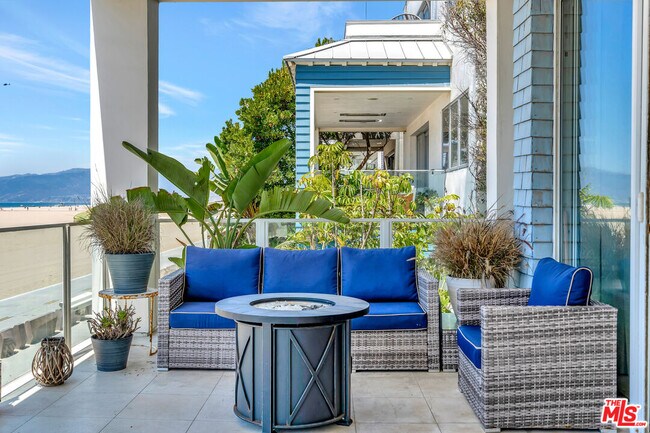 Foto del edificio - 1351 Palisades Beach Rd