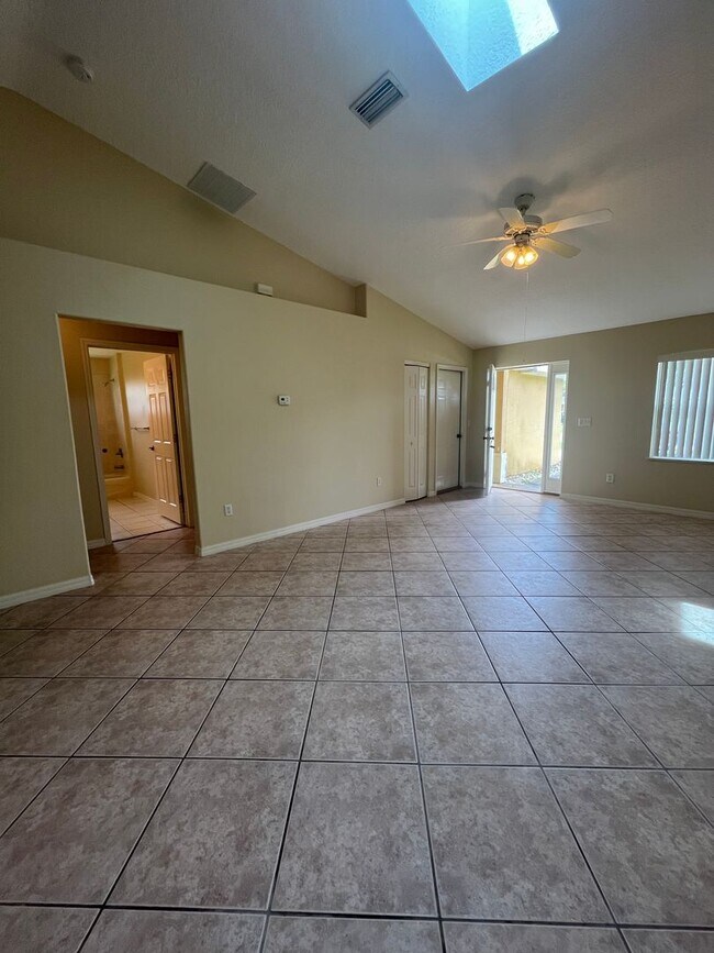 Foto del edificio - Welcome to this beautiful 3-bedroom, 2-bat...