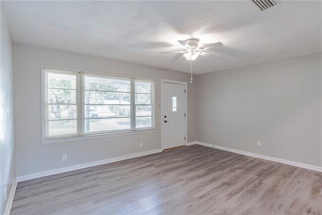 Foto del edificio - 5955 Waverly Rd