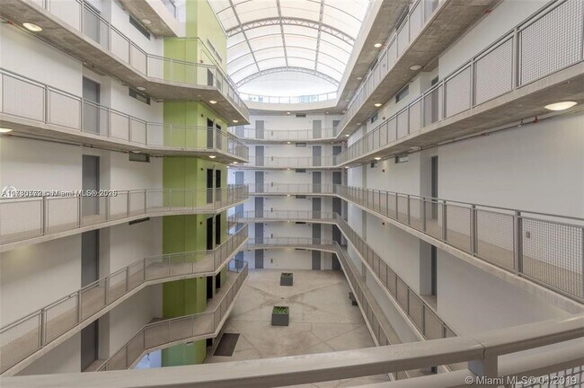 Foto del edificio - 455 NE 25th St