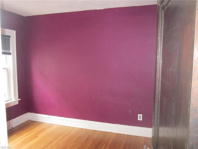 Building Photo - 2029 Lewis Dr Lower Unit