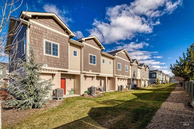 Back of Building. Private back patio with storage - 11293 W Gabrielle Dr
