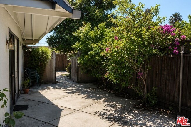 Foto del edificio - 20617 Archwood St