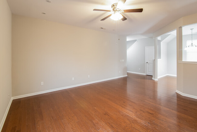 Building Photo - Beautiful Spacious & Ready to Call Home