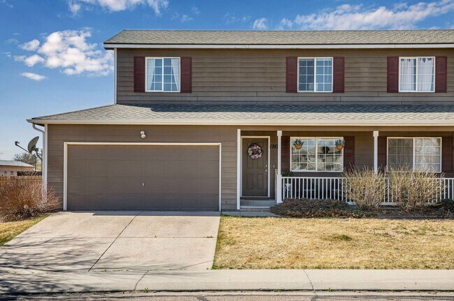 Foto del edificio - Look & Lease Special – $200 Off First Month! 3 bedroom, 1.5 Bath Townhome, Available Early June!