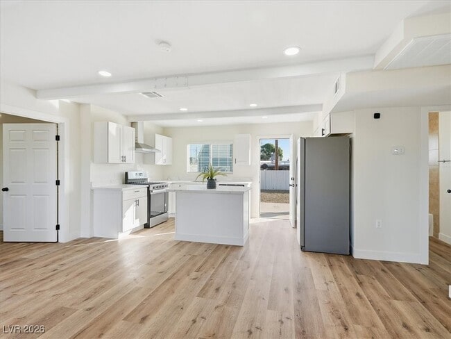 Building Photo - 604 Stanford St