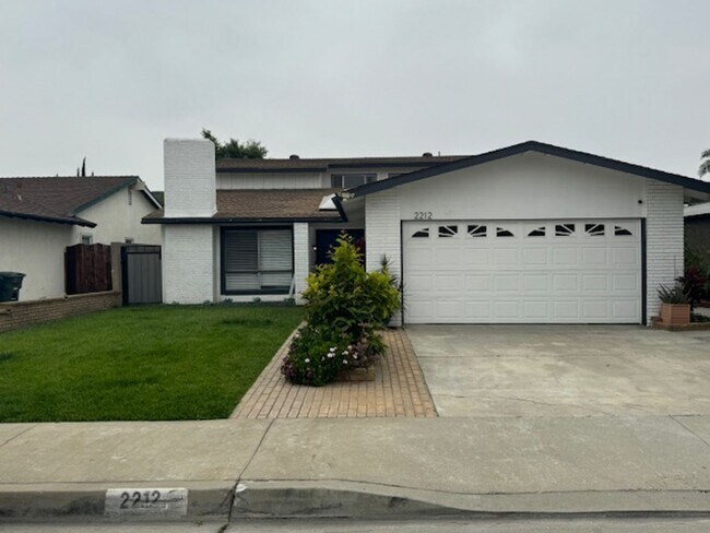 Foto del edificio - Modern 4 Bedroom 3 Bath Pool Home with A/C...