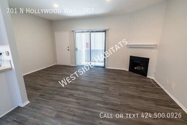 Building Photo - 701 N Hollywood Way